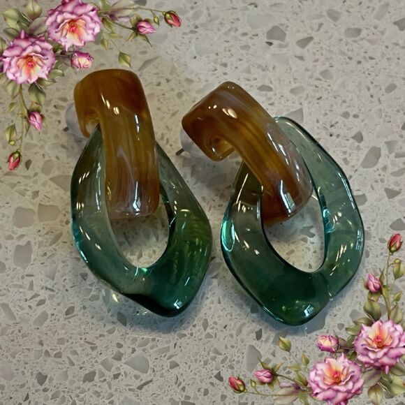 Transparent Water Drop Geometric Dangle Earrings - Picture 1 of 7